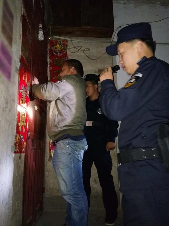 剑河县粗心妈妈误将幼女锁家中 